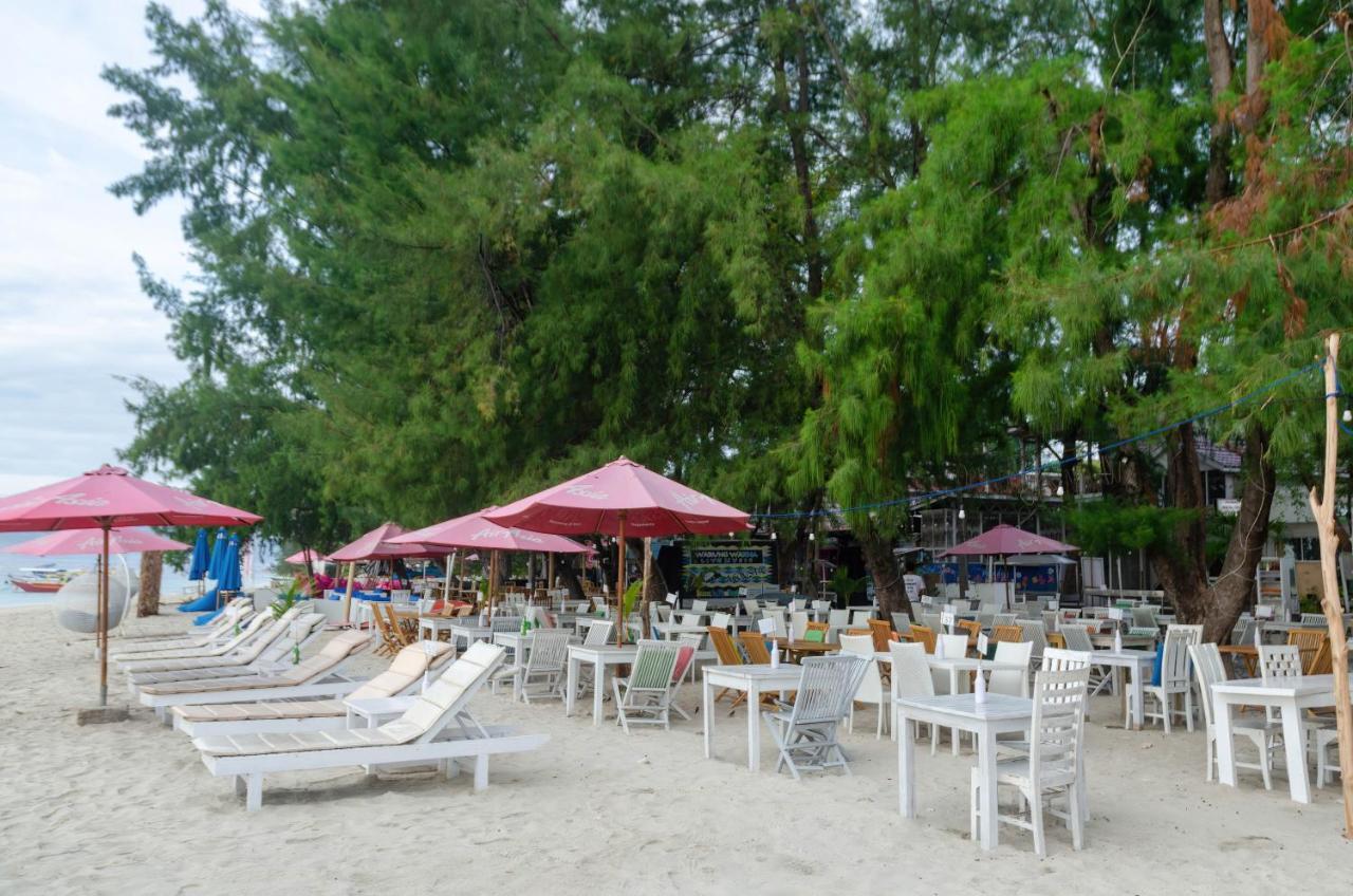Warna Beach Hotel Гили Траванган Экстерьер фото